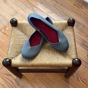 Gray round-toed Rothy’s